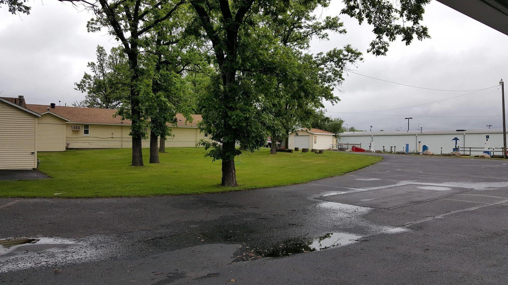 Budget Host Inn Detroit Lakes Exterior foto